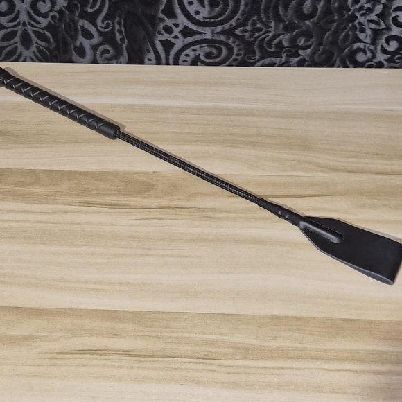 Black Leather Riding Crop - Picture 2 of 2